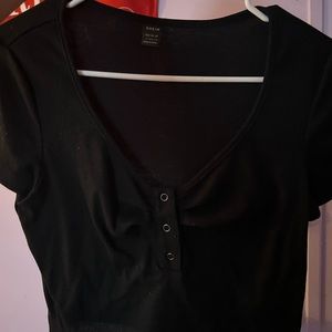 Cropped black shirt